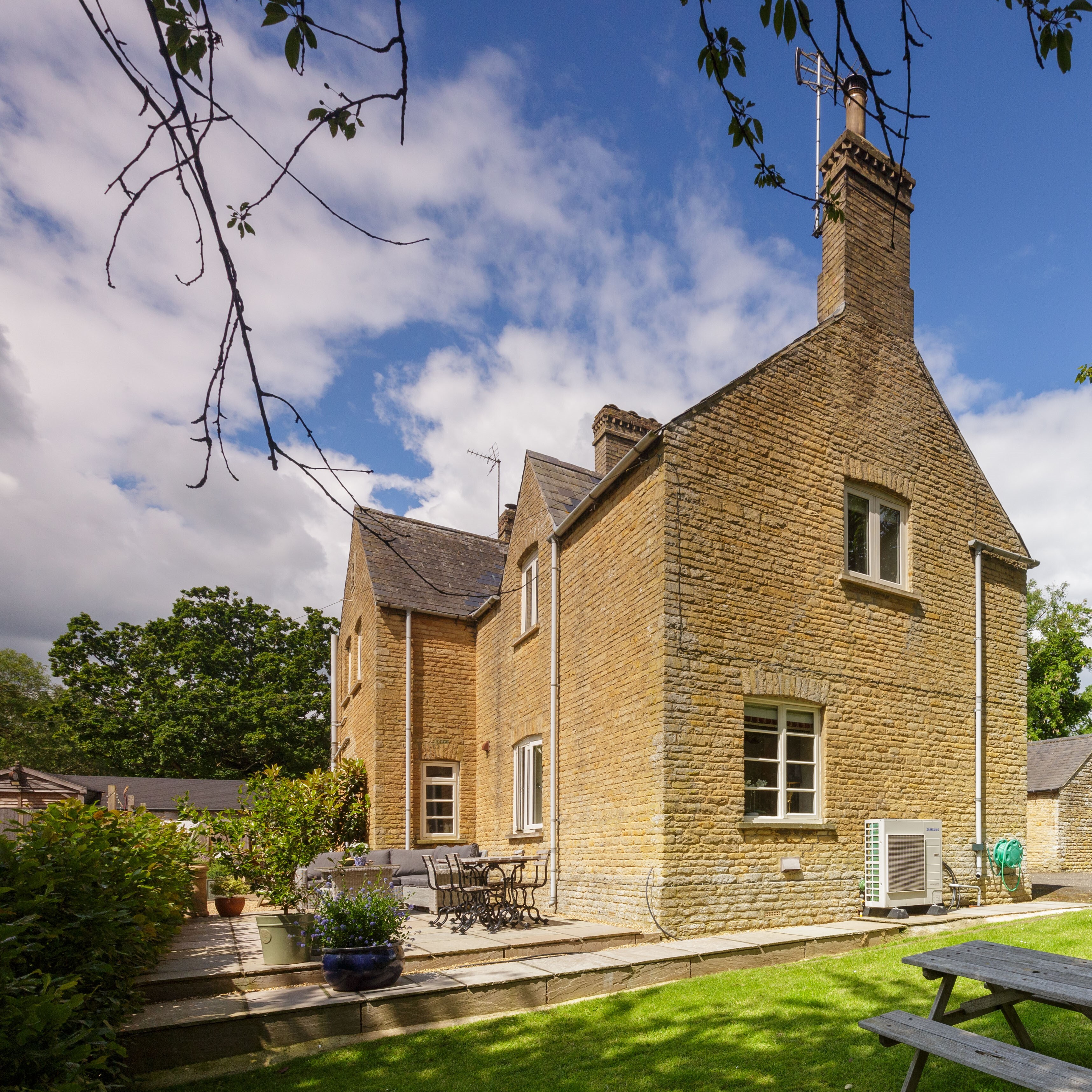 Self Catering Cottage In Wansford, Peterborough - P294394 - Photo 1