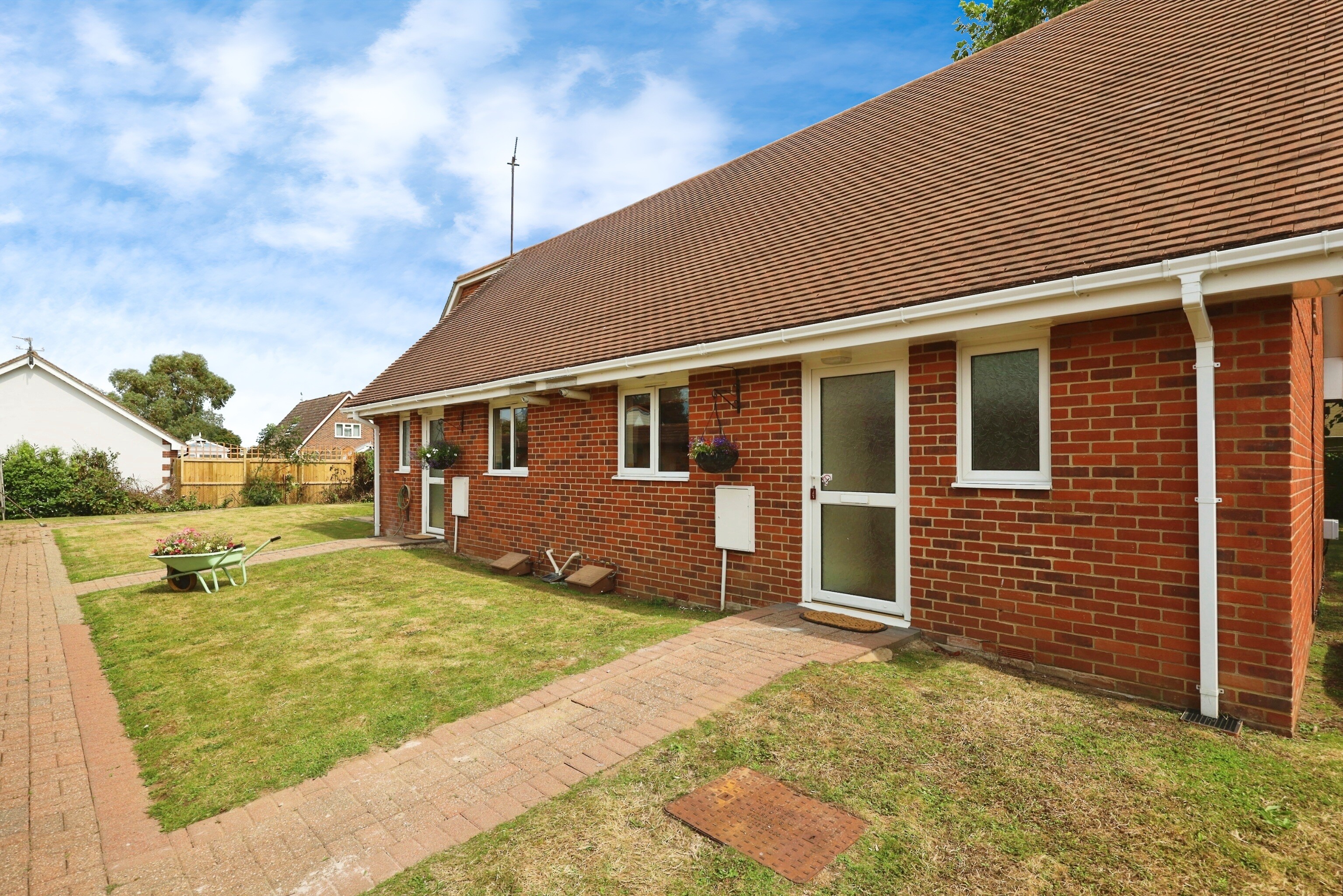 Self Catering Cottage In Bembridge - P294573 - Photo 1